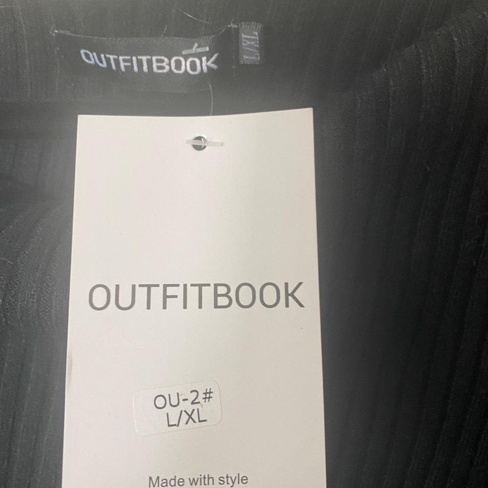 Outfit Book black shoulder sweater - Picture 2 of 2